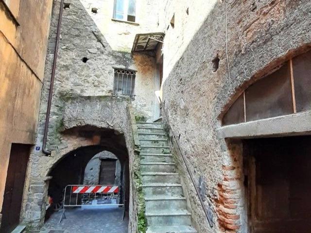 Palazzo in vendita a Zuccarello