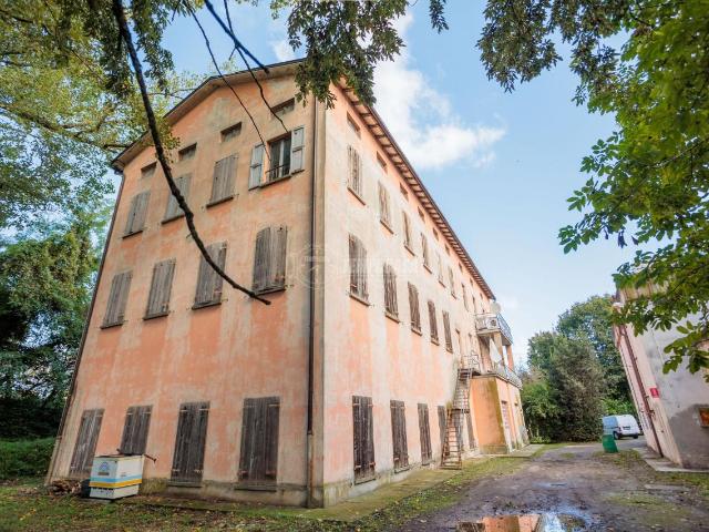 Palazzo in vendita a Collecchio