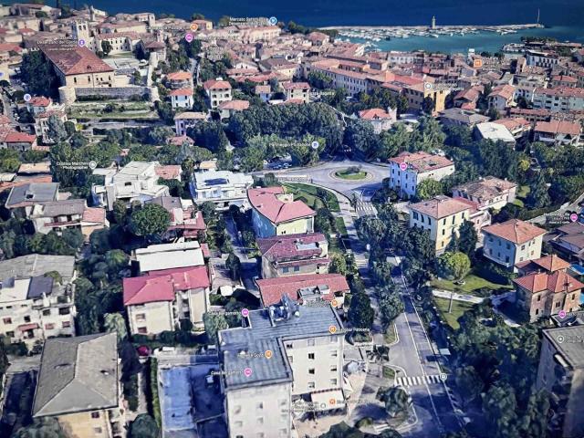 Palazzo in vendita a Desenzano Del Garda