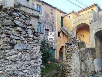 Palazzo in vendita a Giffoni Sei Casali