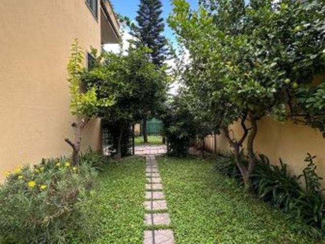 Palazzo in vendita a Giugliano In Campania