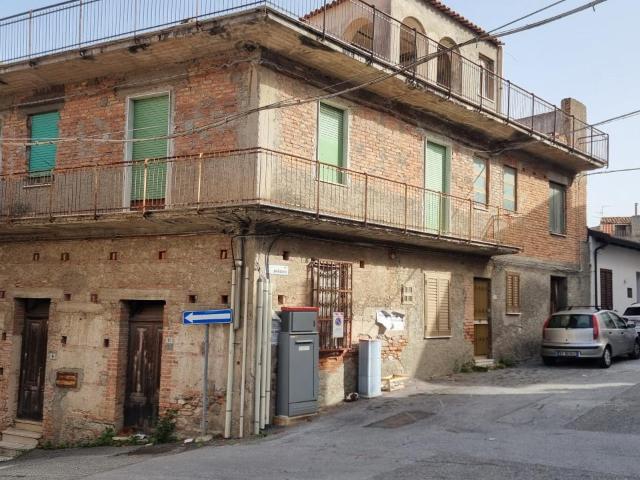 Palazzo in vendita a Gualtieri Sicamino'