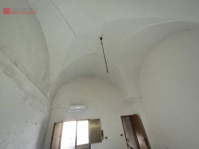 Palazzo in vendita a Lizzanello