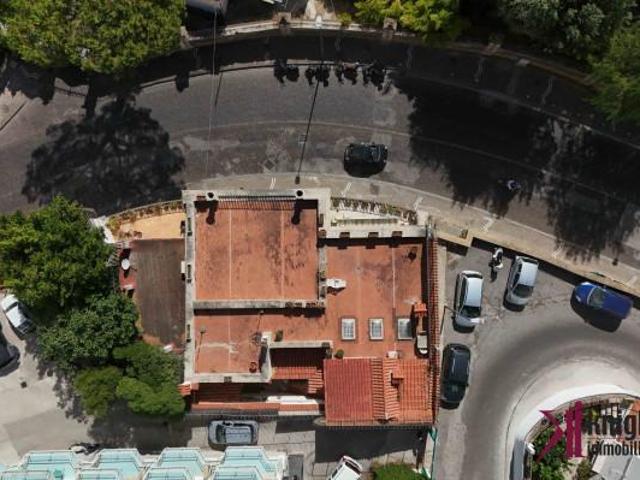 Palazzo in vendita a Napoli