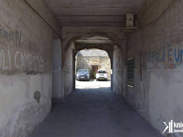 Palazzo in vendita a Napoli