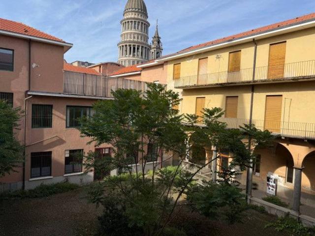 Palazzo in vendita a Novara