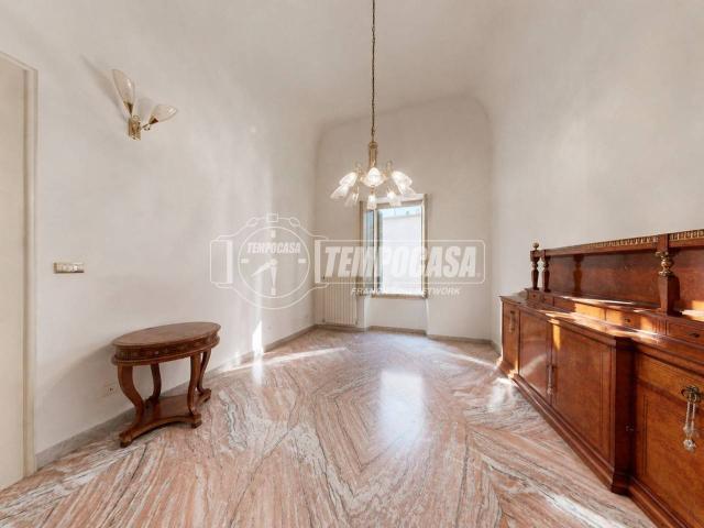 Palazzo in vendita a Novoli