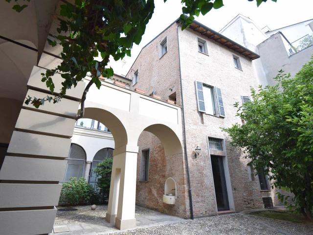 Palazzo in vendita a Piacenza