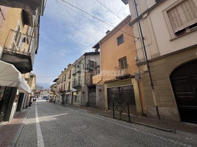 Palazzo in vendita a Pont Canavese