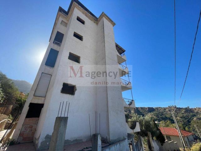 Palazzo in vendita a Reggio di Calabria