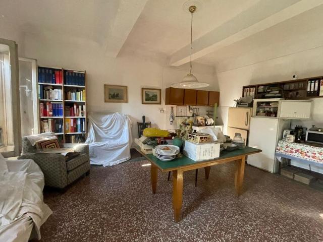 Palazzo in vendita a Reggio Emilia