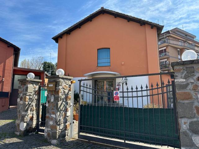 Palazzo in vendita a Roma