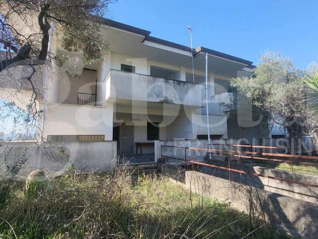 Palazzo in vendita a Santi Cosma E Damiano