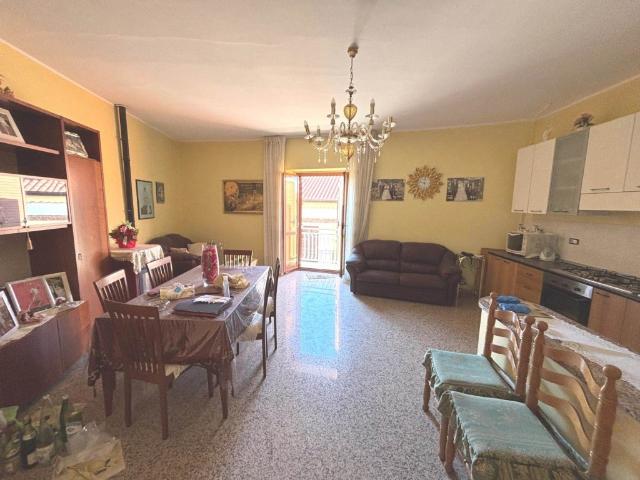 Palazzo in vendita a Spezzano della Sila via cozzolino 19