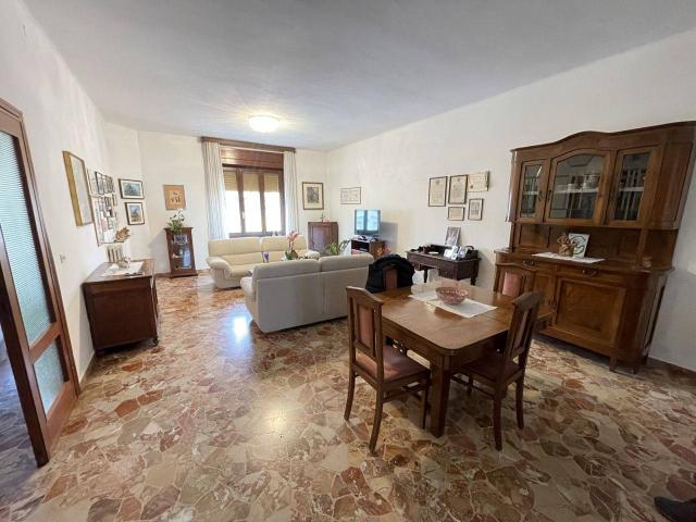 Palazzo in vendita a Suzzara