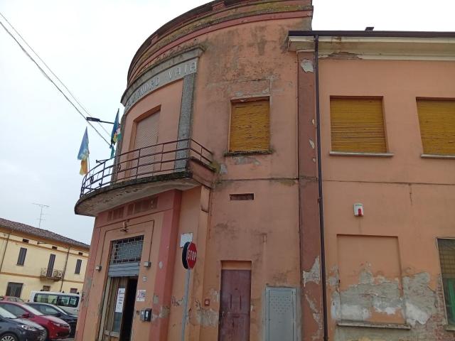 Palazzo Piazza Carlo Comaschi 40 13 vani 643mq
