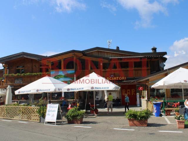 Palazzo Piazzale del Lago 6 8 vani 368mq