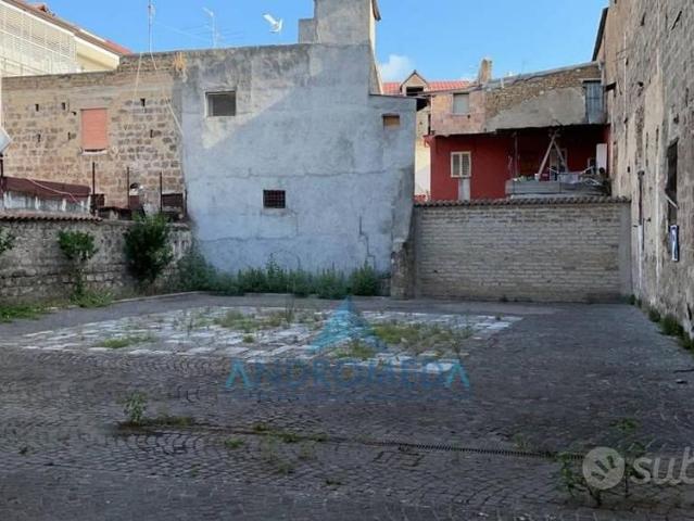 Palazzo / Stabile di 900 m² a Santa Maria Capua Ve