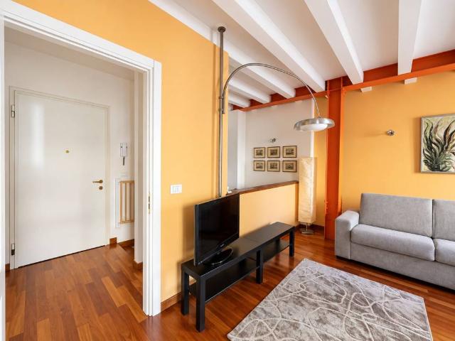 Palazzo / Stabile in affitto a Muggia TS
