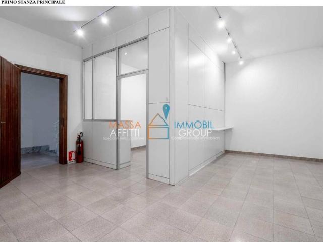 Palazzo / Stabile in affitto a Massa MS
