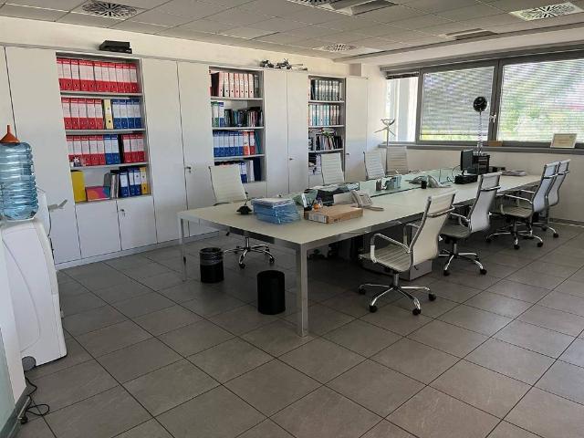Palazzo / Stabile in affitto a Marcon VE