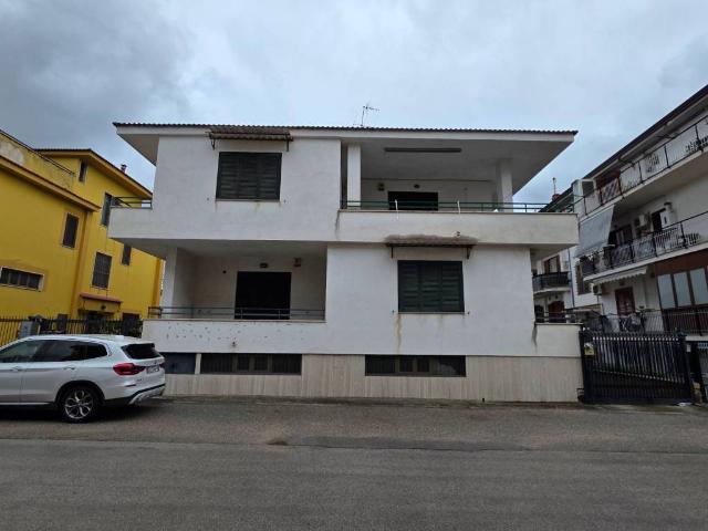 Palazzo / Stabile in affitto a Marigliano NA