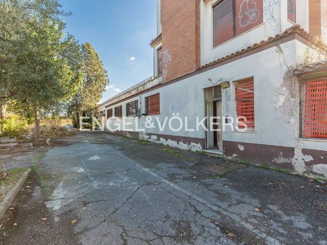 Palazzo / Stabile in affitto a Marino RM