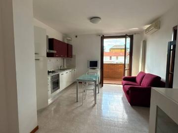 Palazzo / Stabile in affitto a Melegnano MI