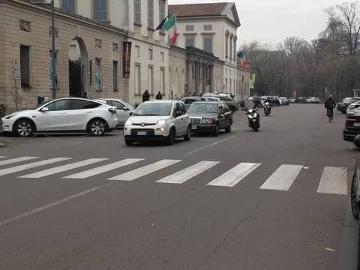 Palazzo / Stabile in affitto a Milano MI