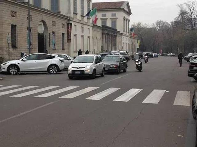 Palazzo / Stabile in affitto a Milano MI