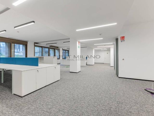Palazzo / Stabile in affitto a Milano MI