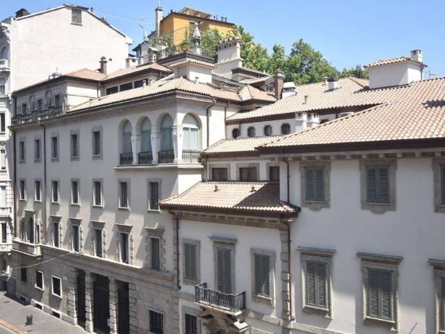 Palazzo / Stabile in affitto a Milano MI