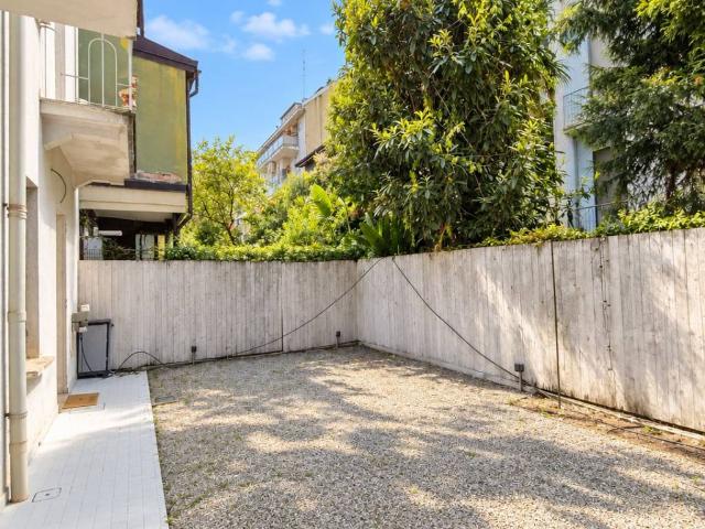 Palazzo / Stabile in affitto a Milano MI