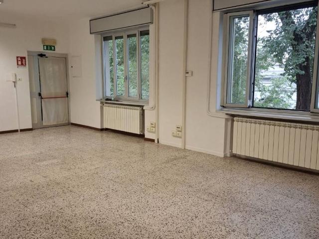 Palazzo / Stabile in affitto a Milano MI