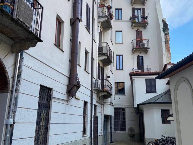 Palazzo / Stabile in affitto a Milano MI
