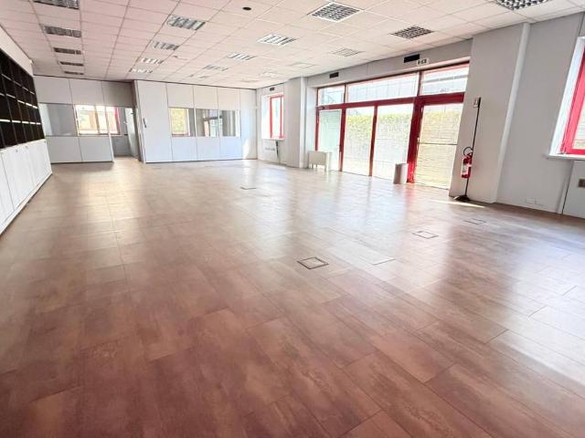 Palazzo / Stabile in affitto a Milano MI