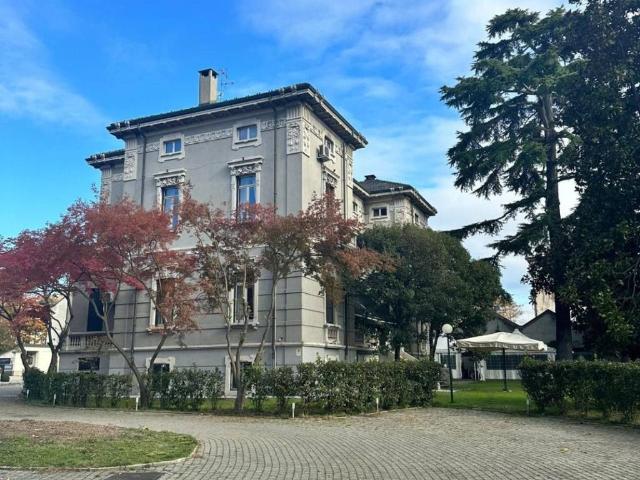 Palazzo / Stabile in affitto a Milano MI