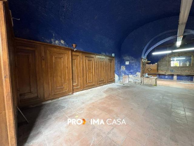 Palazzo / Stabile in affitto a Montecorvino Rovella SA