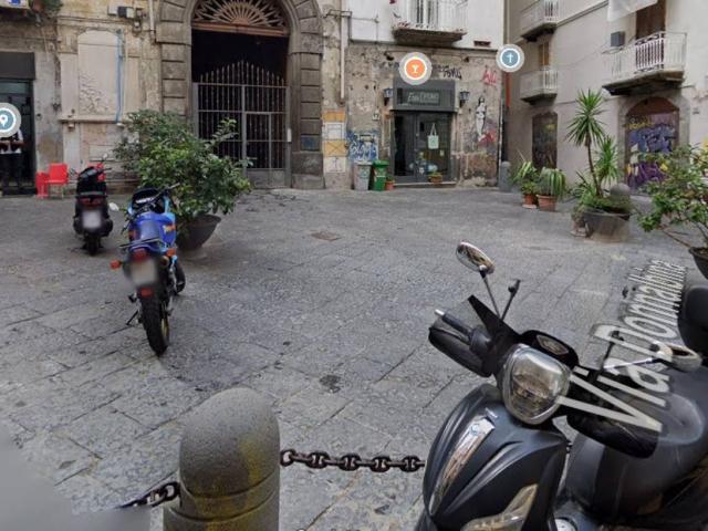 Palazzo / Stabile in affitto a Napoli NA