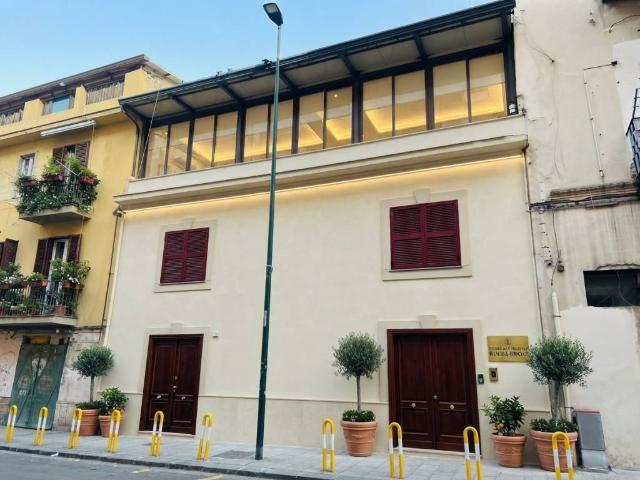 Palazzo / Stabile in affitto a Napoli NA