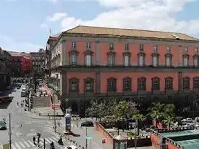 Palazzo / Stabile in affitto a Napoli NA