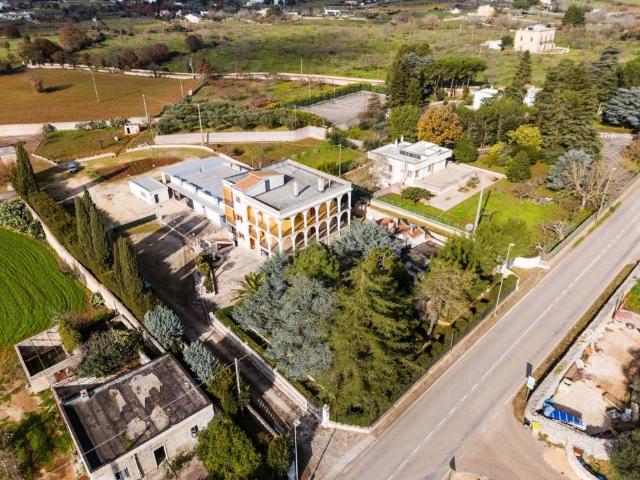 Palazzo / Stabile in affitto a Noci BA