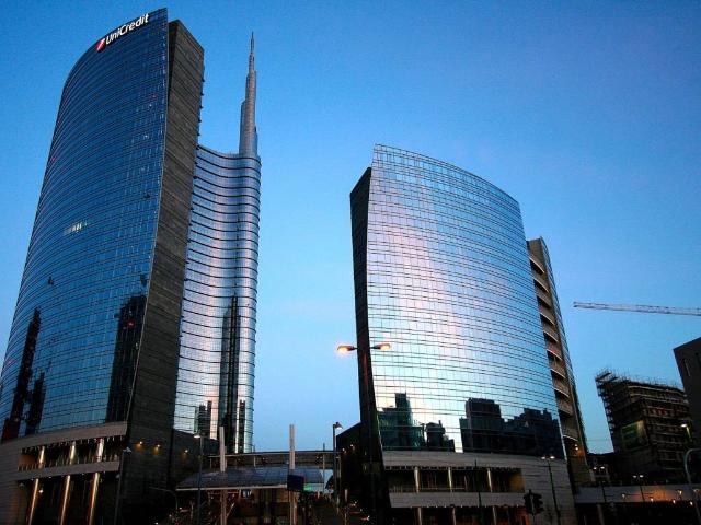 Palazzo / Stabile in affitto a Nova Milanese MB
