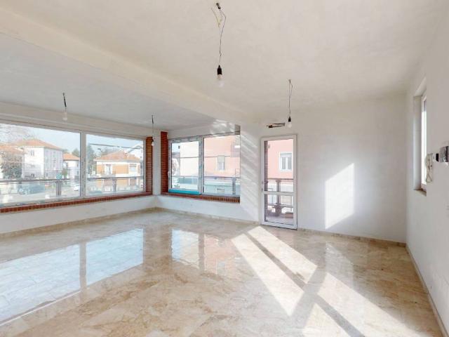 Palazzo / Stabile in affitto a Novara NO
