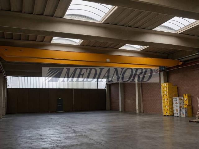 Palazzo / Stabile in affitto a Osio Sopra BG