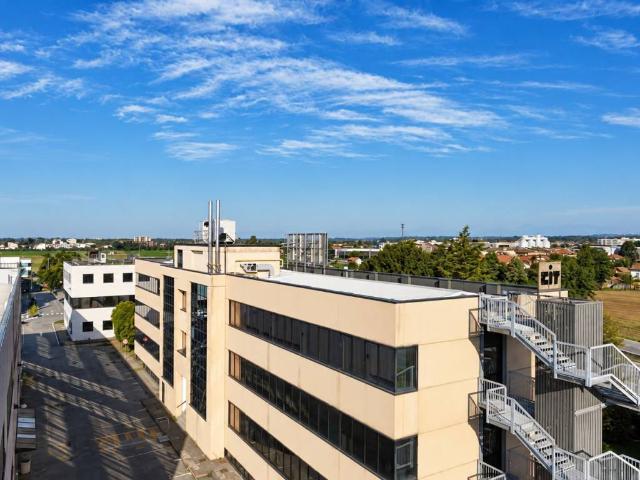 Palazzo / Stabile in affitto a Arcore MB