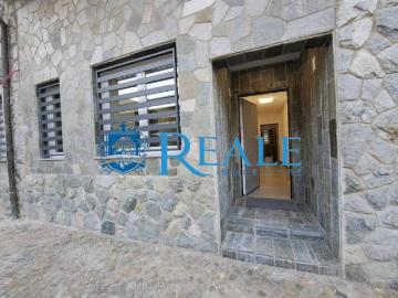 Palazzo / Stabile in affitto a Bareggio MI
