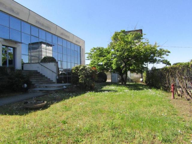 Palazzo / Stabile in affitto a Bodio Lomnago VA