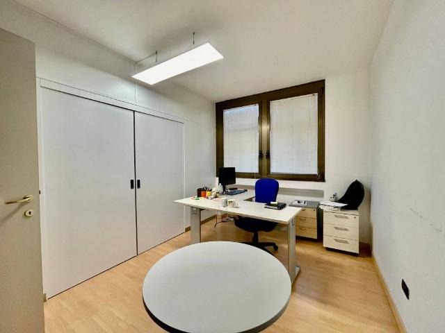Palazzo / Stabile in affitto a Bologna BO
