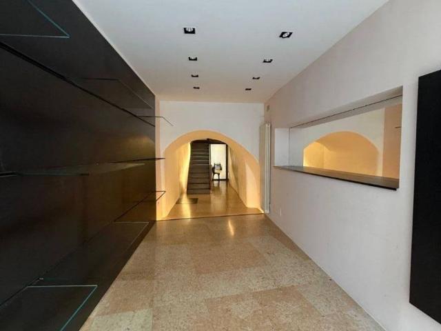 Palazzo / Stabile in affitto a Bolzano BZ